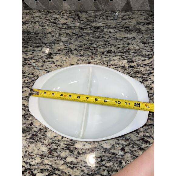 Pyrex White Divided Oval 1.5 qt Casserole Dish #1063 Vintage No Lid - Picture 5 of 7